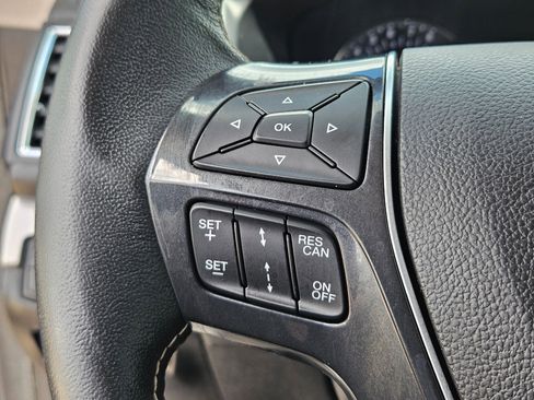 Used 2019 Ford Explorer Platinum AWD/4WD image 17