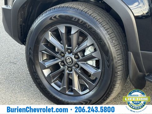 Used 2024 Toyota Land Cruiser image 31