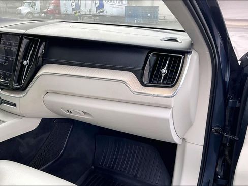 Used 2018 Volvo XC60 T8 Inscription w/ Advanced Package image 19