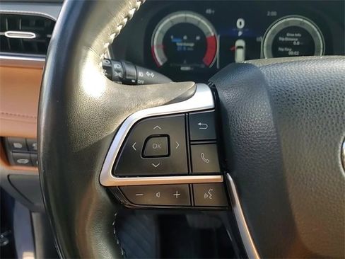 Used 2023 Toyota Highlander Platinum image 10