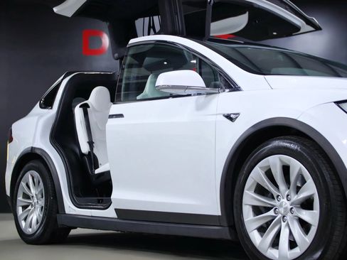 Used 2019 Tesla Model X 100D image 4