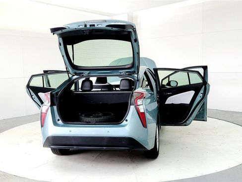 Used 2016 Toyota Prius Four image 11