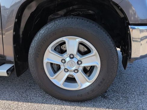 Used 2014 Toyota Tundra SR5 w/ SR5 Upgrade Package RWD image 10
