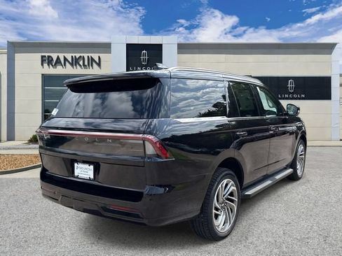 New 2026 Lincoln Navigator Premiere AWD/4WD image 7