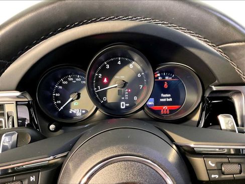 Used 2024 Porsche Macan AWD/4WD image 29