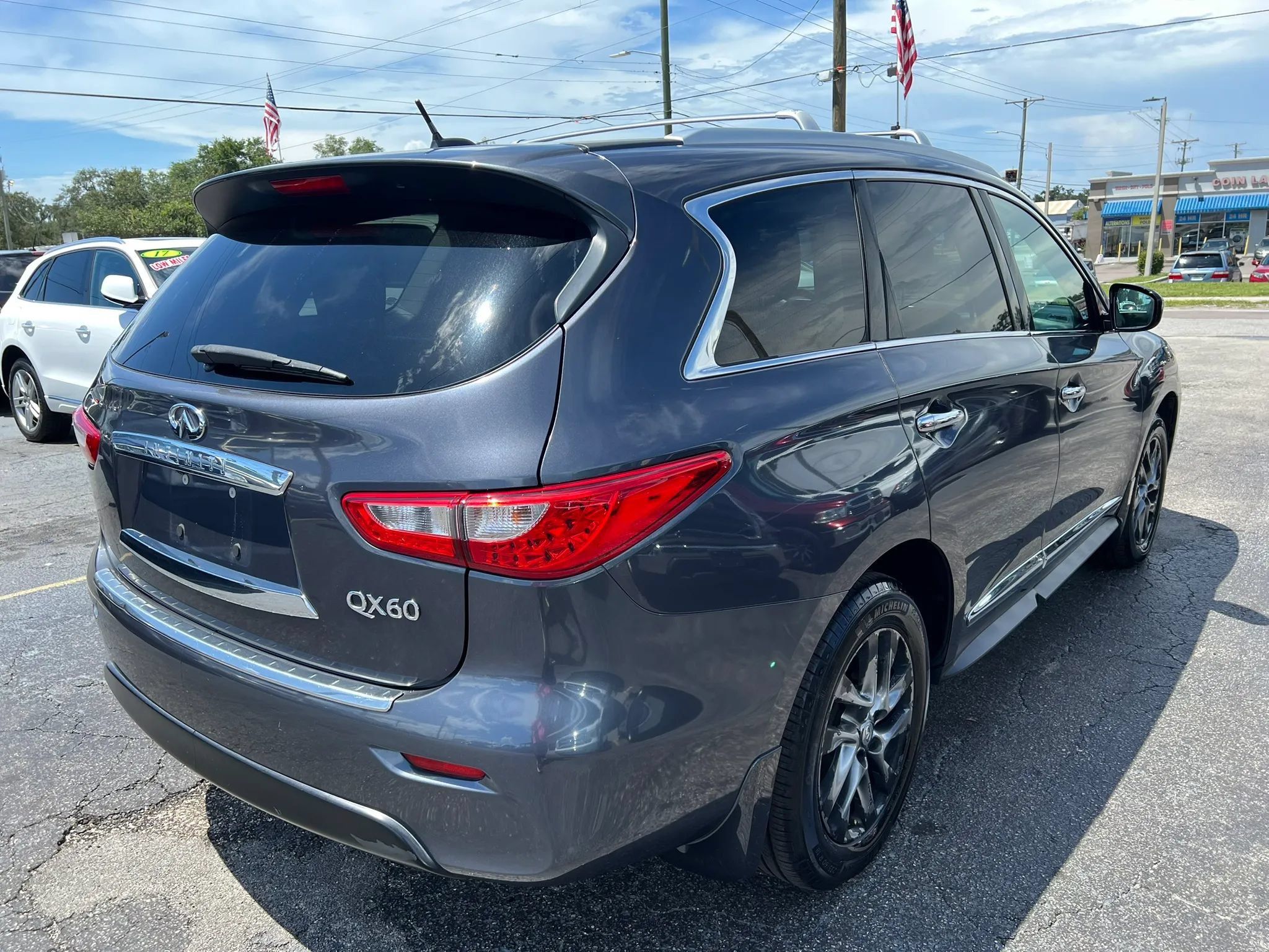 Used 2014 INFINITI QX60 Luxe w/ Premium Package AWD/4WD image 5