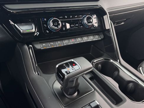 Used 2024 GMC Sierra 1500 AT4X image 21