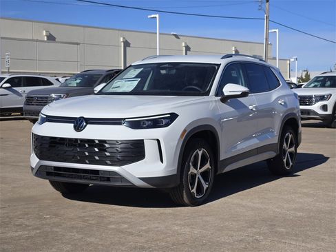 New 2026 Volkswagen Tiguan SE image 2