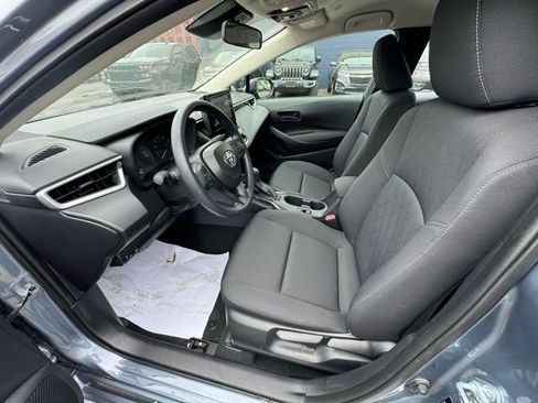 Used 2025 Toyota Corolla LE FWD image 9
