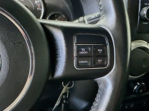 Used 2018 Jeep Wrangler Unlimited Sahara w/ Connectivity Group AWD/4WD image 25