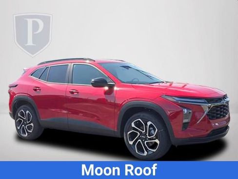 New 2026 Chevrolet Trax RS w/ Sunroof Package FWD image 2