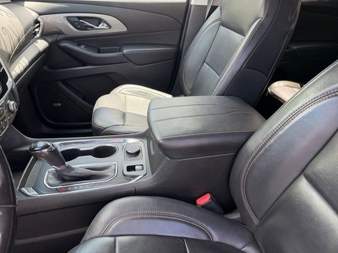 Used 2018 Chevrolet Traverse LT FWD image 12