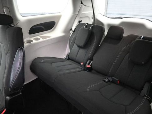 Used 2023 Chrysler Voyager LX image 31
