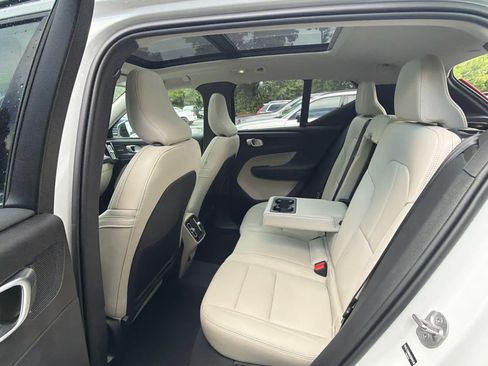 Certified 2025 Volvo XC40 B5 Ultra AWD/4WD image 22