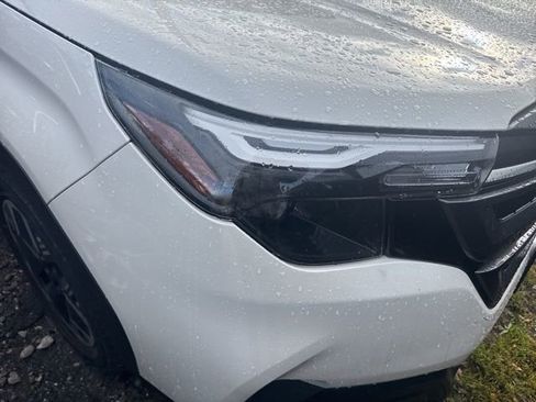 Used 2025 Subaru Forester Premium image 2