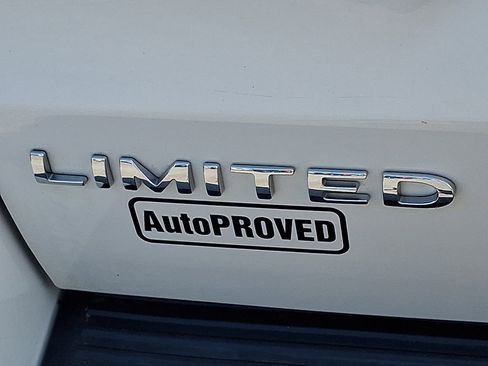 Used 2018 Ford Expedition Limited w/ Equipment Group 301A AWD/4WD image 36