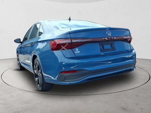Used 2025 Volkswagen Jetta SE FWD image 7