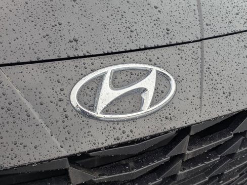 Used 2022 Hyundai Elantra SEL w/ Convenience Package FWD image 11