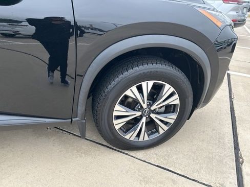 Used 2022 Nissan Rogue SV image 16