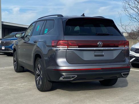 Certified 2024 Volkswagen Atlas SE image 4