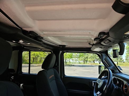Used 2022 Jeep Gladiator Mojave w/ Cold Weather Group AWD/4WD image 13