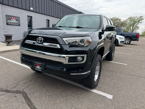 Used 2015 Toyota 4Runner Limited AWD/4WD image 4