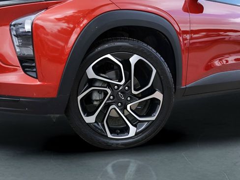 Used 2024 Chevrolet Trax RS w/ Sunroof Package FWD image 4