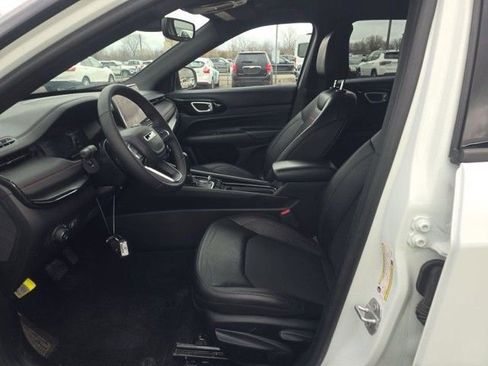 Used 2025 Jeep Compass Trailhawk image 9