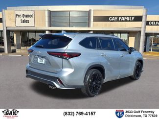 Used 2024 Toyota Highlander XSE FWD video 2