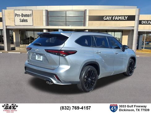 Used 2024 Toyota Highlander XSE FWD image 2