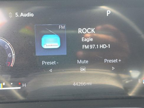 Used 2023 Jeep Grand Cherokee L Limited AWD/4WD image 12