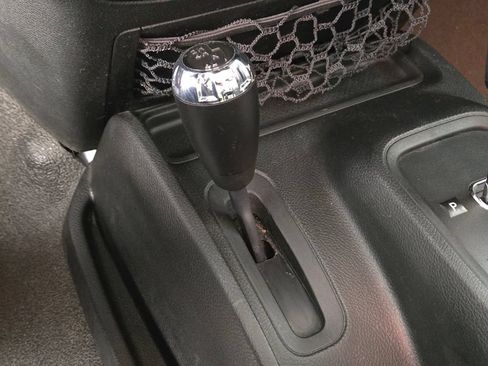 Used 2018 Jeep Wrangler Sport AWD/4WD image 32
