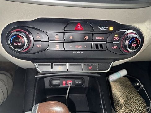 Used 2017 Kia Sorento LX w/ LX Convenience Package image 9