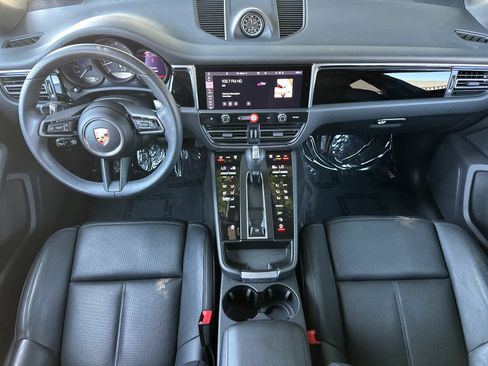 Certified 2025 Porsche Macan AWD/4WD image 6