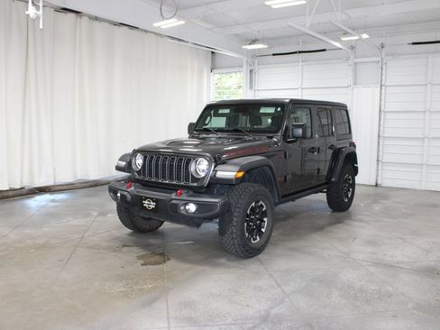 Used 2025 Jeep Wrangler Unlimited Rubicon AWD/4WD image 4