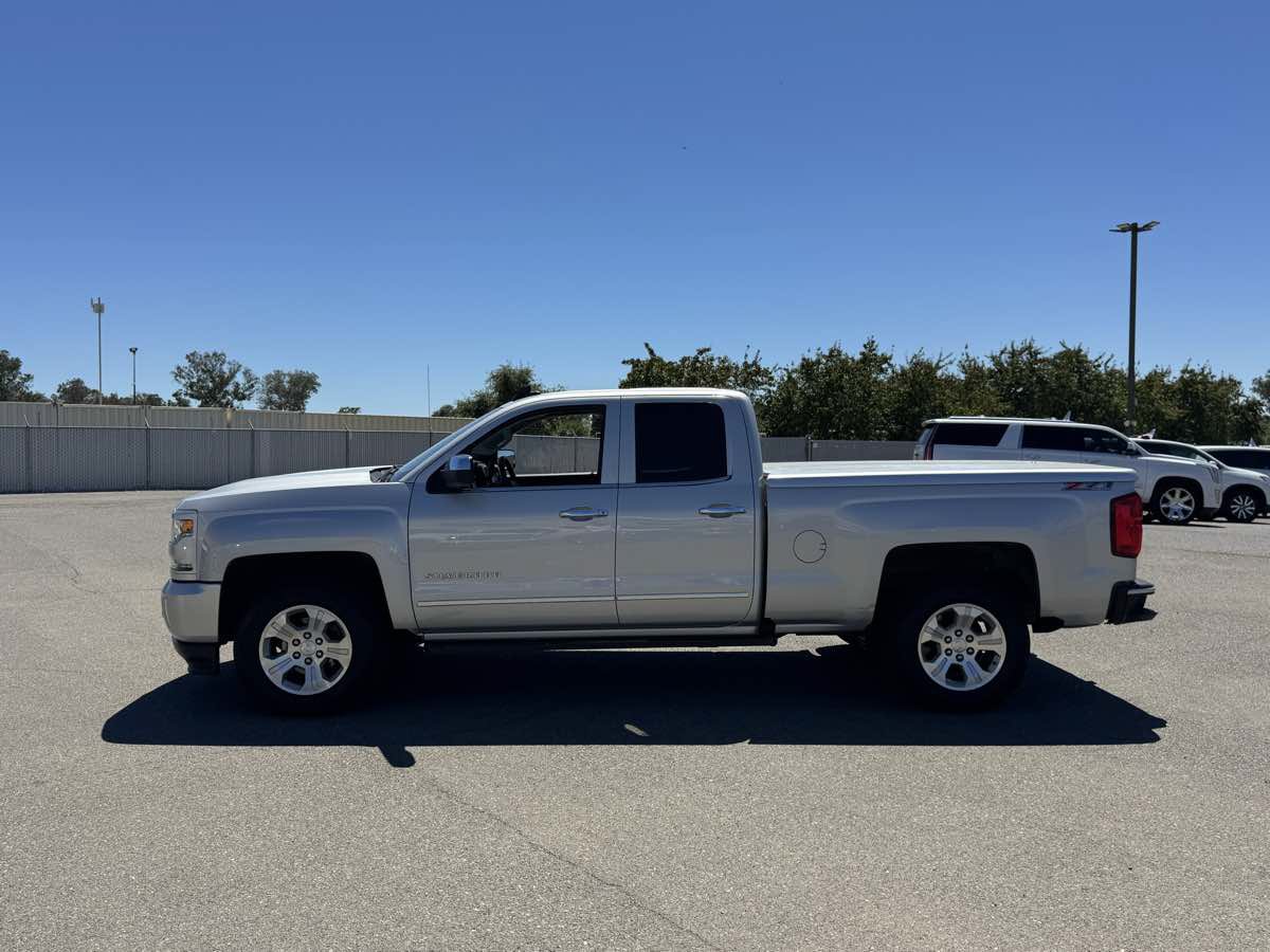 Used 2017 Chevrolet Silverado 1500 LTZ Z71 w/ LTZ Plus Package AWD/4WD image 6