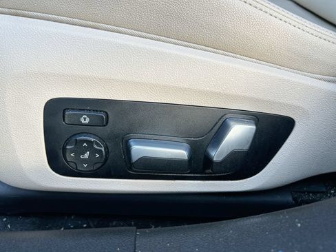 Used 2019 BMW 330i Sedan RWD image 12