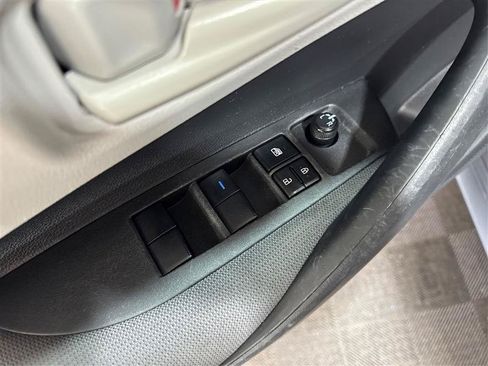 Used 2022 Toyota Corolla LE FWD image 30