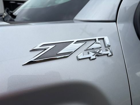 Used 2019 GMC Sierra 2500 SLT w/ Duramax Plus Package AWD/4WD image 12