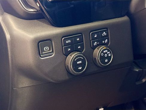 Used 2022 Chevrolet Silverado 1500 LT Trail Boss w/ LT Trail Boss Premium Package AWD/4WD image 8