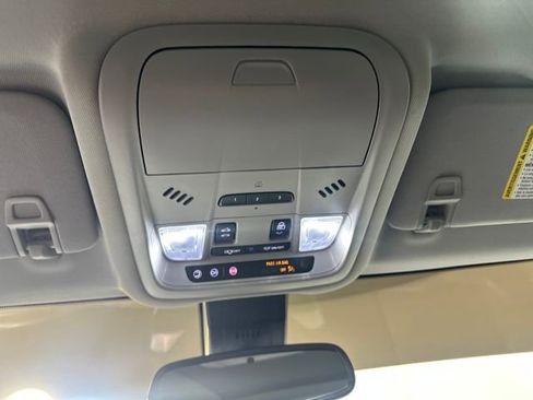 Used 2022 GMC Terrain SLT w/ Infotainment Package II image 24