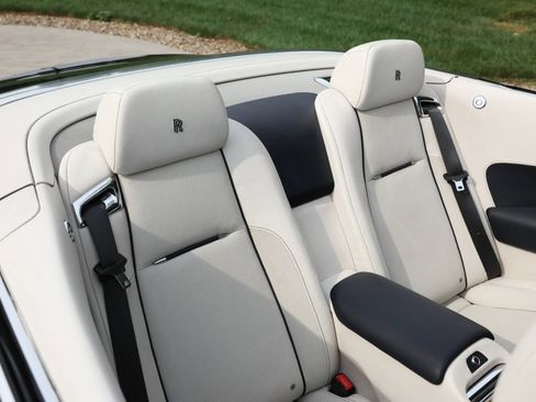 Used 2019 Rolls-Royce Dawn image 7