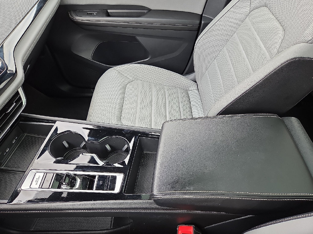 Used 2024 Volkswagen Atlas Cross Sport SEL R-Line AWD/4WD image 20