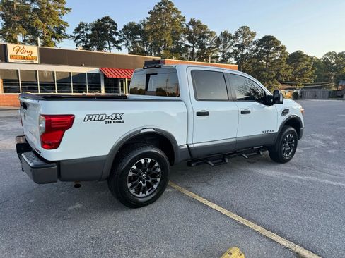 Used 2017 Nissan Titan PRO-4X image 4