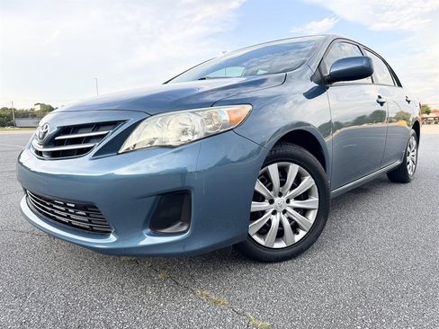 Used 2013 Toyota Corolla LE FWD image 30