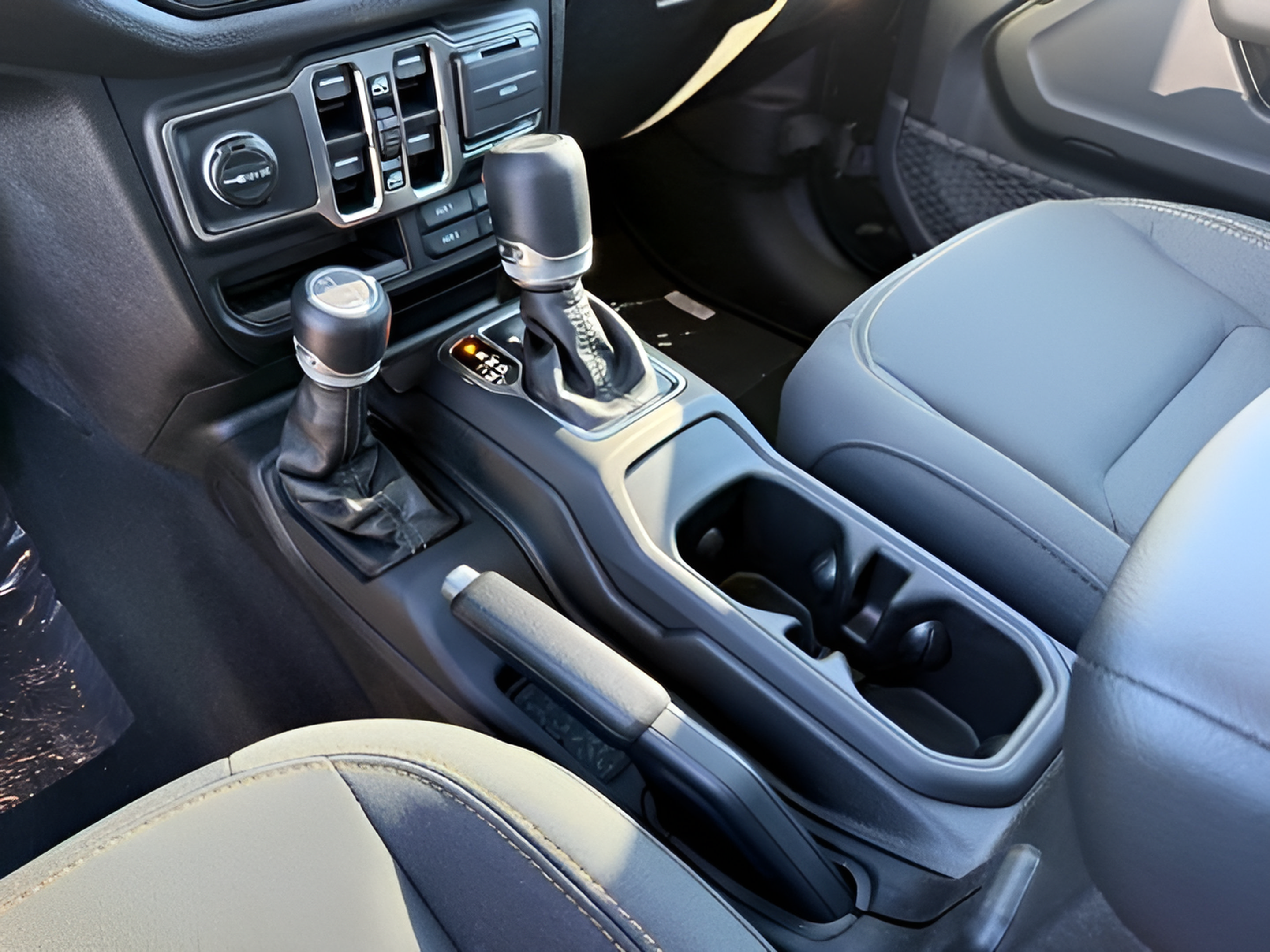 New 2026 Jeep Gladiator Sport AWD/4WD image 25