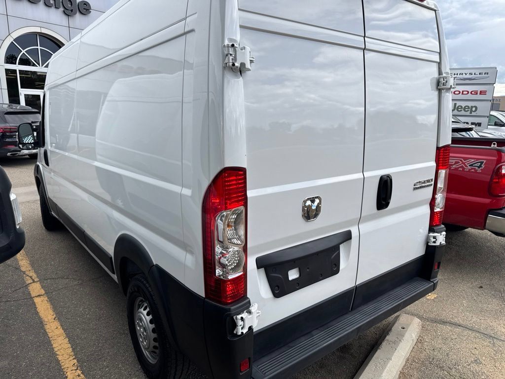 Used 2025 RAM ProMaster 2500 w/ Convenience Group FWD image 2