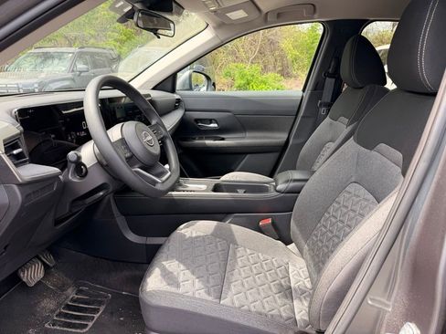 Used 2025 Nissan Kicks SV w/ Charging Package AWD/4WD image 11