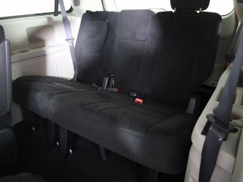 Used 2016 Dodge Grand Caravan SE image 9