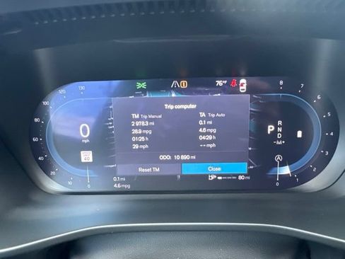 Certified 2025 Volvo XC40 B5 Core AWD/4WD image 22
